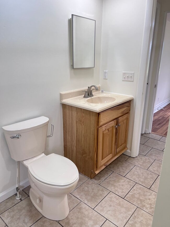 Building Photo - Super cute farm house with beautiful mountain view! 2 bedrooms, 1 bathroom!