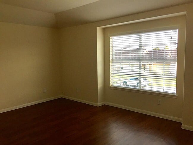 Building Photo - 734 Horseshoe Springs Ln