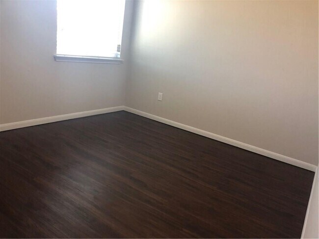 Building Photo - 1704 Willow Vista