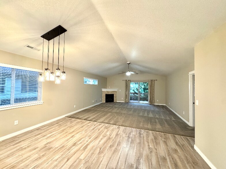 Building Photo - 5021 NE 29th Ave