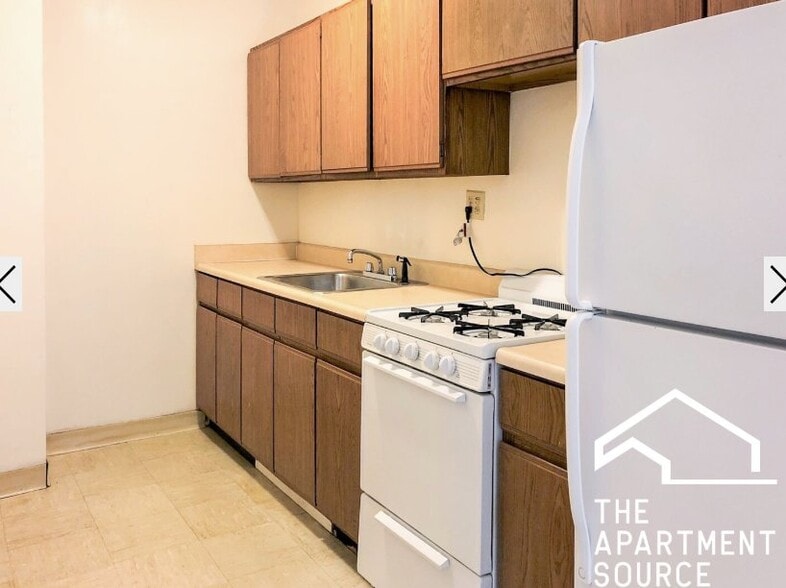 Building Photo - 540 W Briar Pl