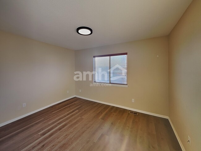 Building Photo - 12865 Roslyn St