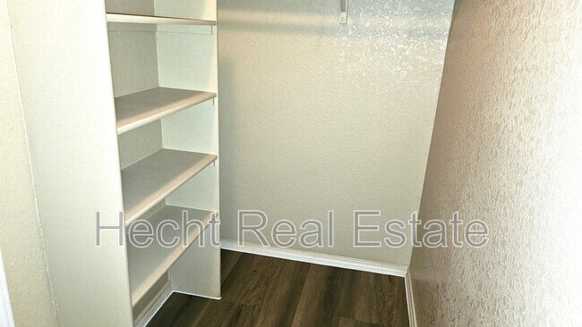 Building Photo - 262 Rosalie Dr