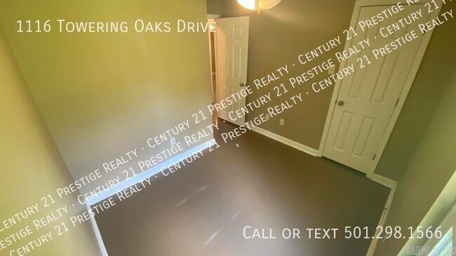 Building Photo - 1116 Towering Oaks Dr