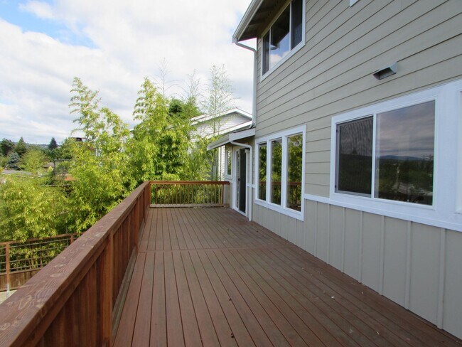 Building Photo - Large 4 Bedroom Edgemoor Home w/ Mother-in-law Suite