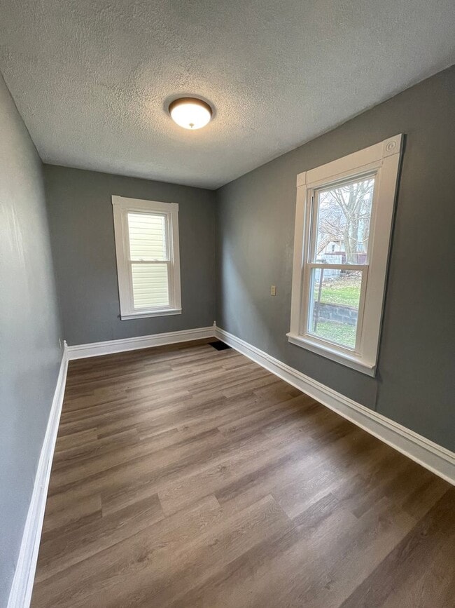 Building Photo - Fully renovated 2 bedroom, plus office home in Meadville!