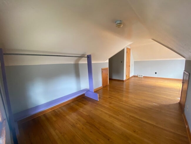 Building Photo - Charming 3-Bedroom Property in Prime Location