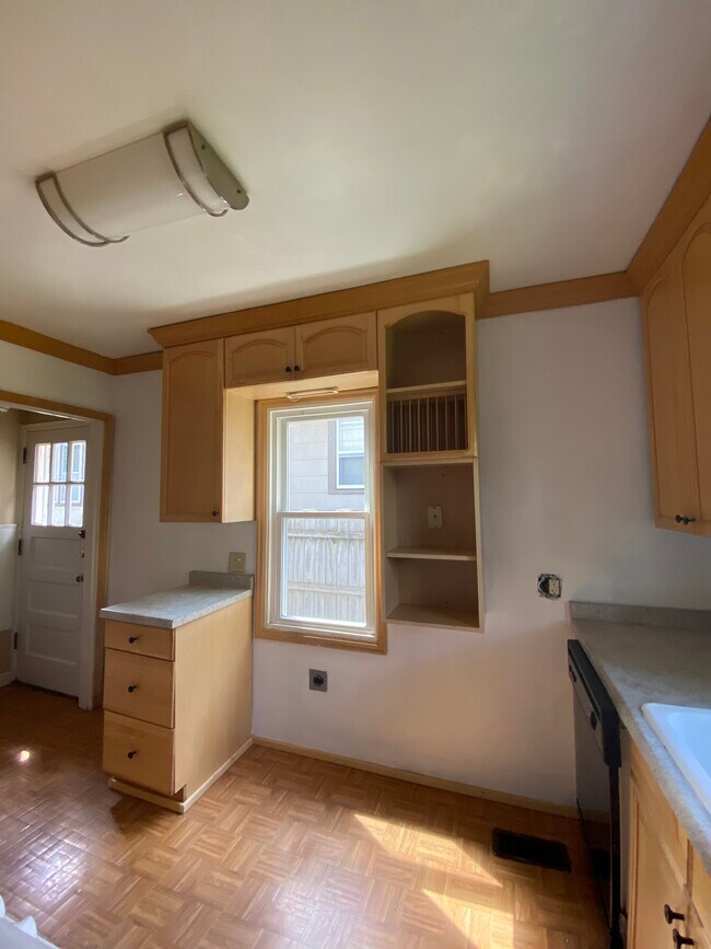 Kitchen - 3915 Aldrich Ave N