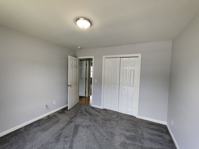 Building Photo - Lovely 4BD / 2 Bath High Ranch