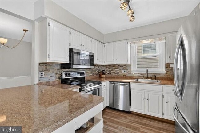 Building Photo - 1158 Grove St