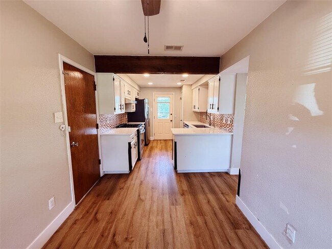 Building Photo - 1711 Ryon Ln