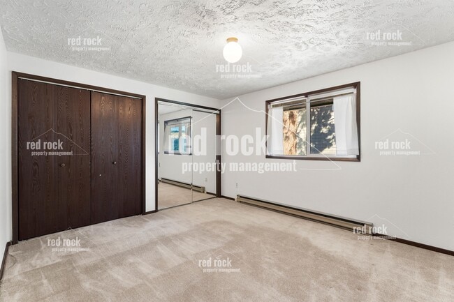 Building Photo - 820 S Liberty Dr