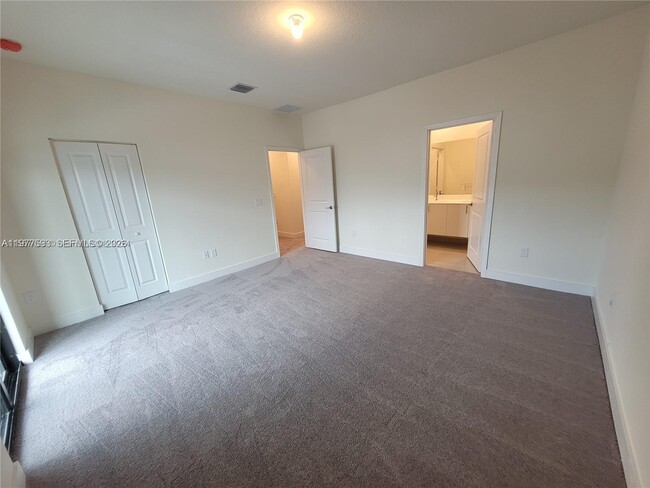 Building Photo - 4558 NW 83rd Ave