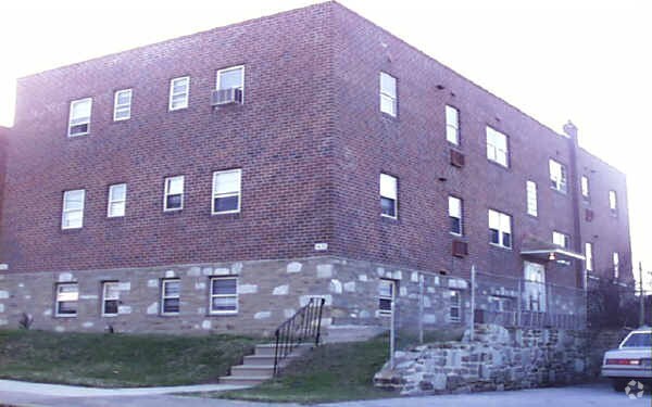 Building Photo - 7408 - 7428 Alma St