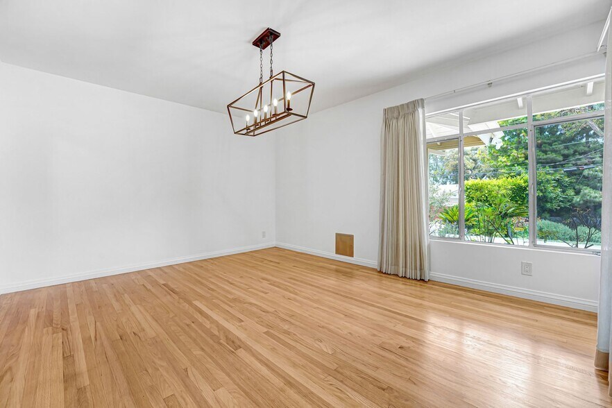 Building Photo - 555 Amalfi Dr