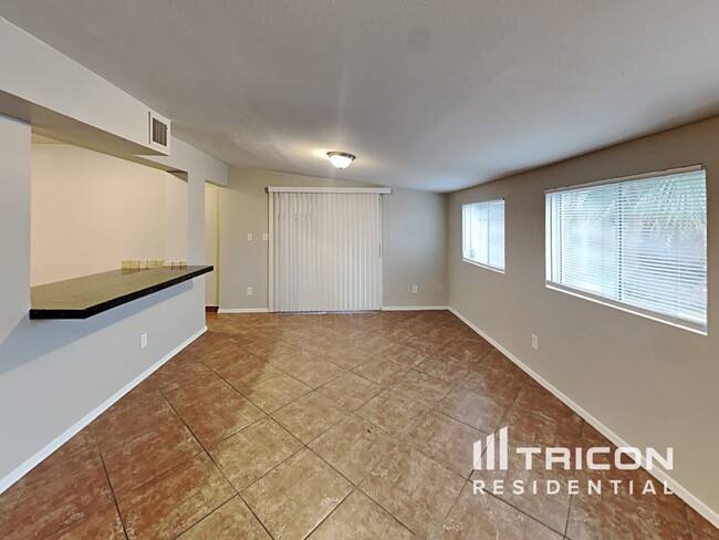 Building Photo - 4035 W Las Palmaritas Dr