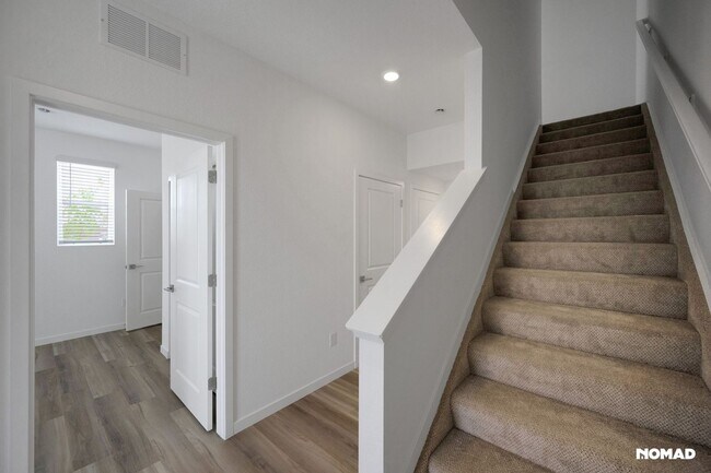 Building Photo - Spacious 3BR Townhome in Broomfield