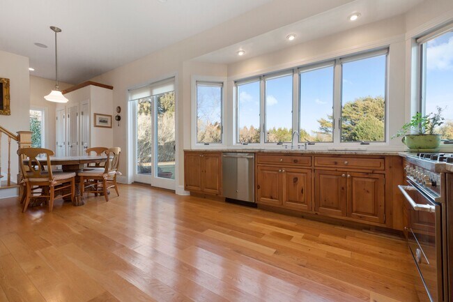 Building Photo - 272 Downs Path