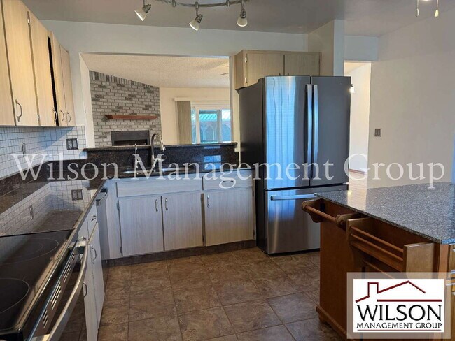 Building Photo - 1420 Flamingo Dr