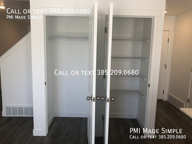 Building Photo - 970 W Broadleaf Dr