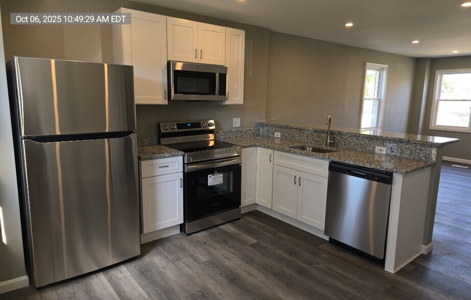 Building Photo - 335 Arden Rd W