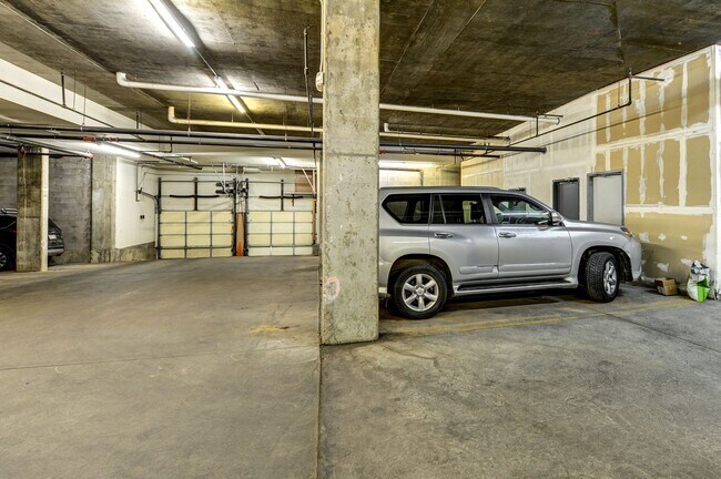 Building Photo - Modern 2-Bedroom Condo in LoHi