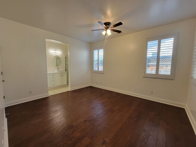 Building Photo - 3 bedroom 2.5 bathroom in desirable NW Visalia Bella Sera gated community!