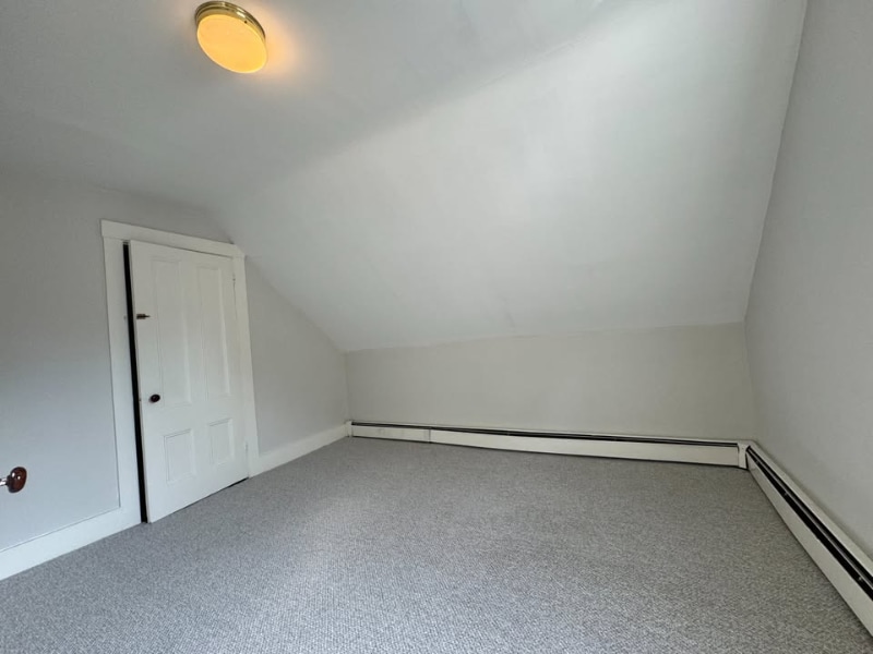 Building Photo - 121 E Main St