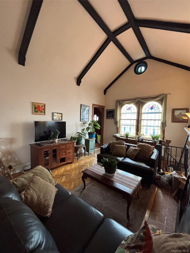 Building Photo - 329 E Chester St