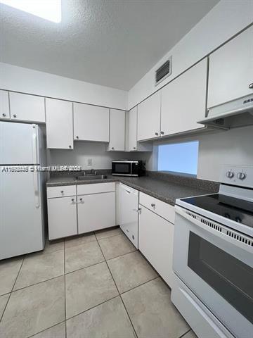 Building Photo - 4810 NW 79th Ave