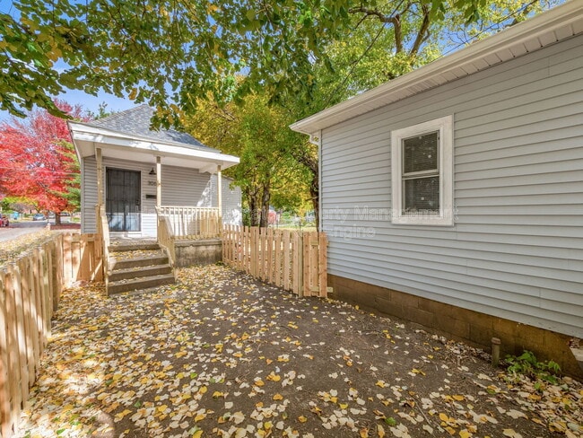 Building Photo - 306 Martin Ave