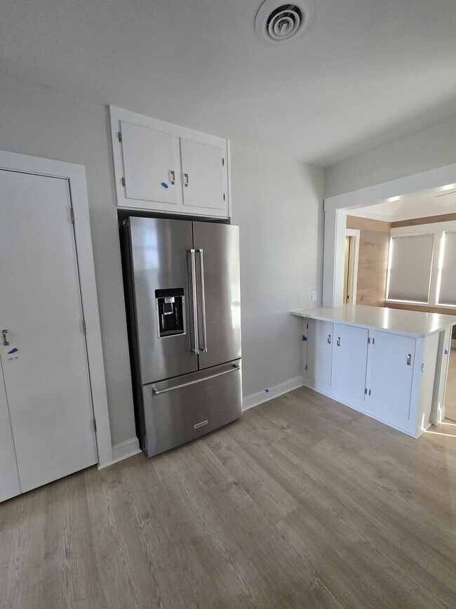 Building Photo - 434 Creek Ave