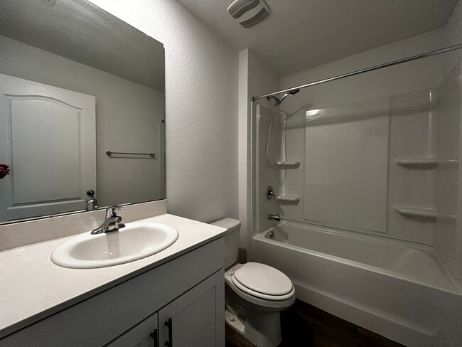 Building Photo - 249 Zancara St