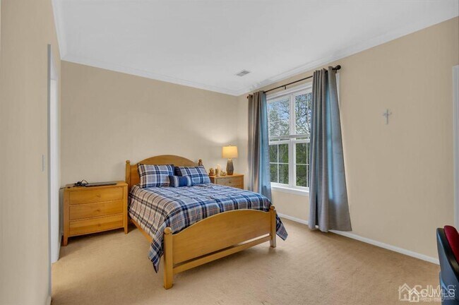 Building Photo - 548 St Andrews Pl
