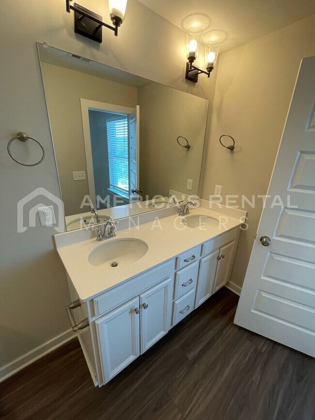 Building Photo - 298 Shiloh Creek Dr