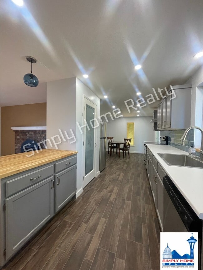 Building Photo - Private Cul-de-Sac Gem with Spacious Backyard!
