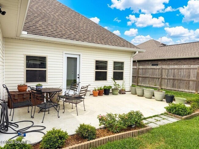 Building Photo - 202 Sparkling Meadows Ln