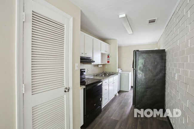 Building Photo - Charming 2BR Duplex in East Point