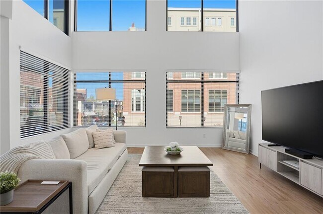 Building Photo - 260 18th St NW