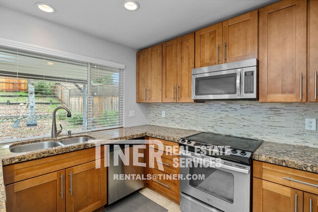 Building Photo - 4801 Papaya Dr