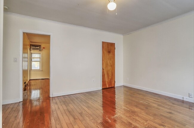 Building Photo - 911 17th St