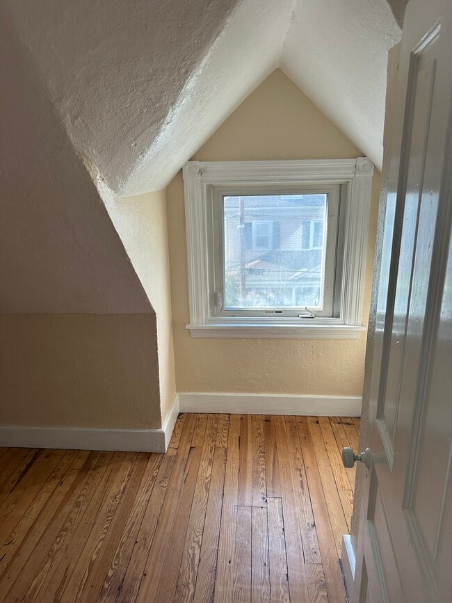 Building Photo - 109 Petrie Ave