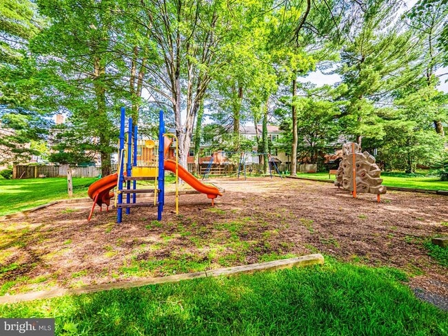 Building Photo - 29 Longmeadow Dr