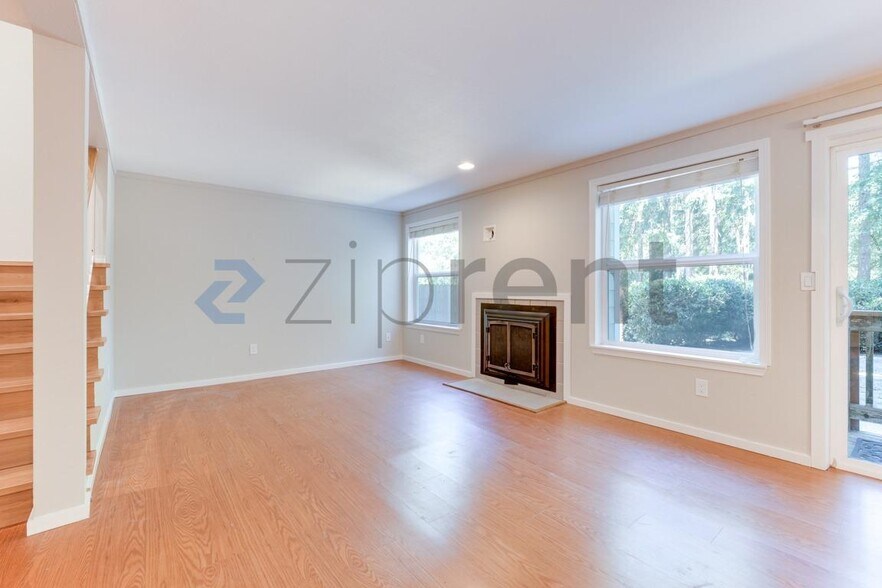 Building Photo - Unit n/a