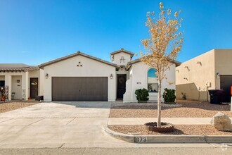 Building Photo - Beautiful East side House