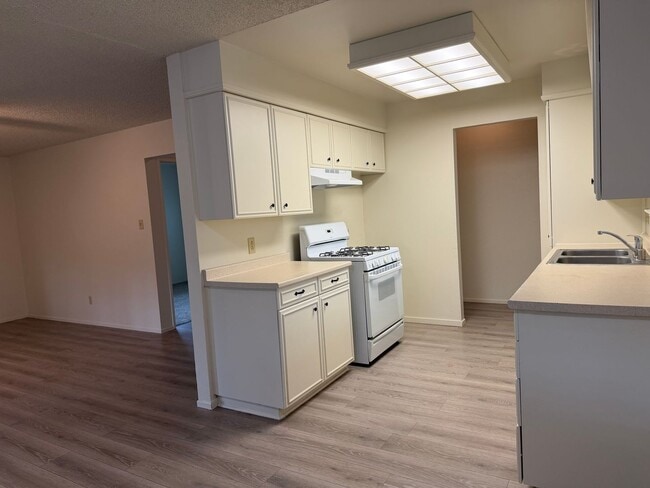 Building Photo - Remodeled 3 bedroom 1 bath house