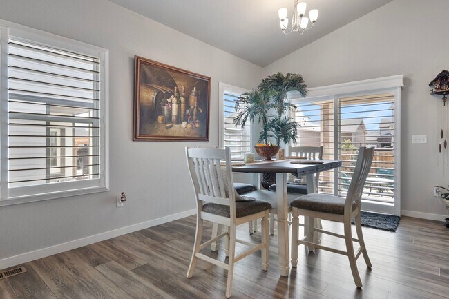 Building Photo - Gorgeous 5 Bed 3 Bath Home in North Loveland!