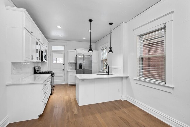 Building Photo - Charming Duplex in Wash Park!