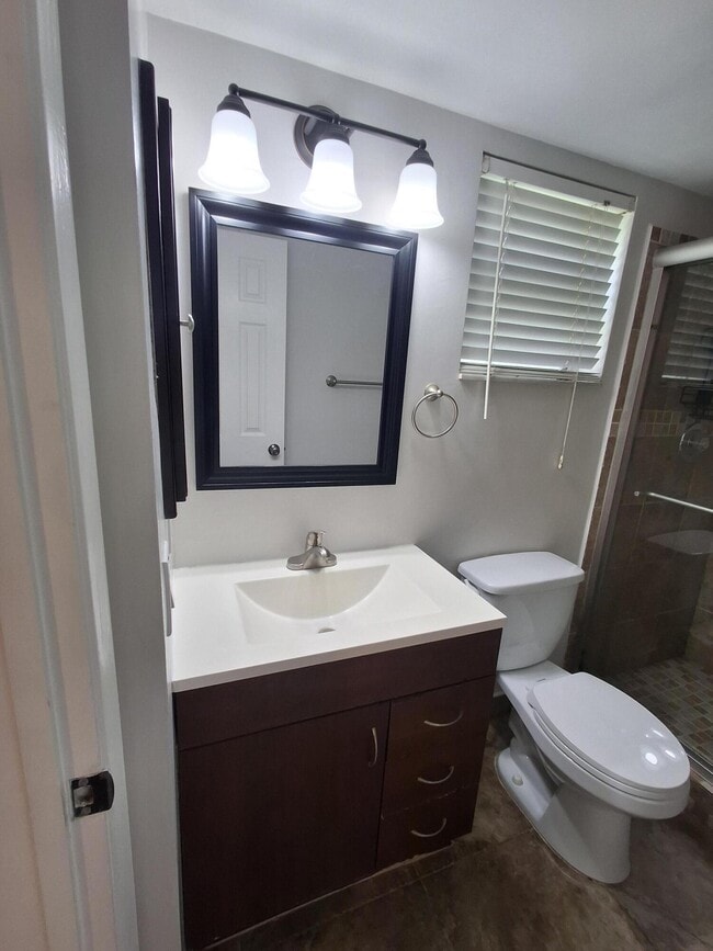 Building Photo - 512 Gardens Dr