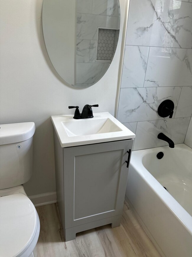 Building Photo - 3 Bed 1 Bath SW DC